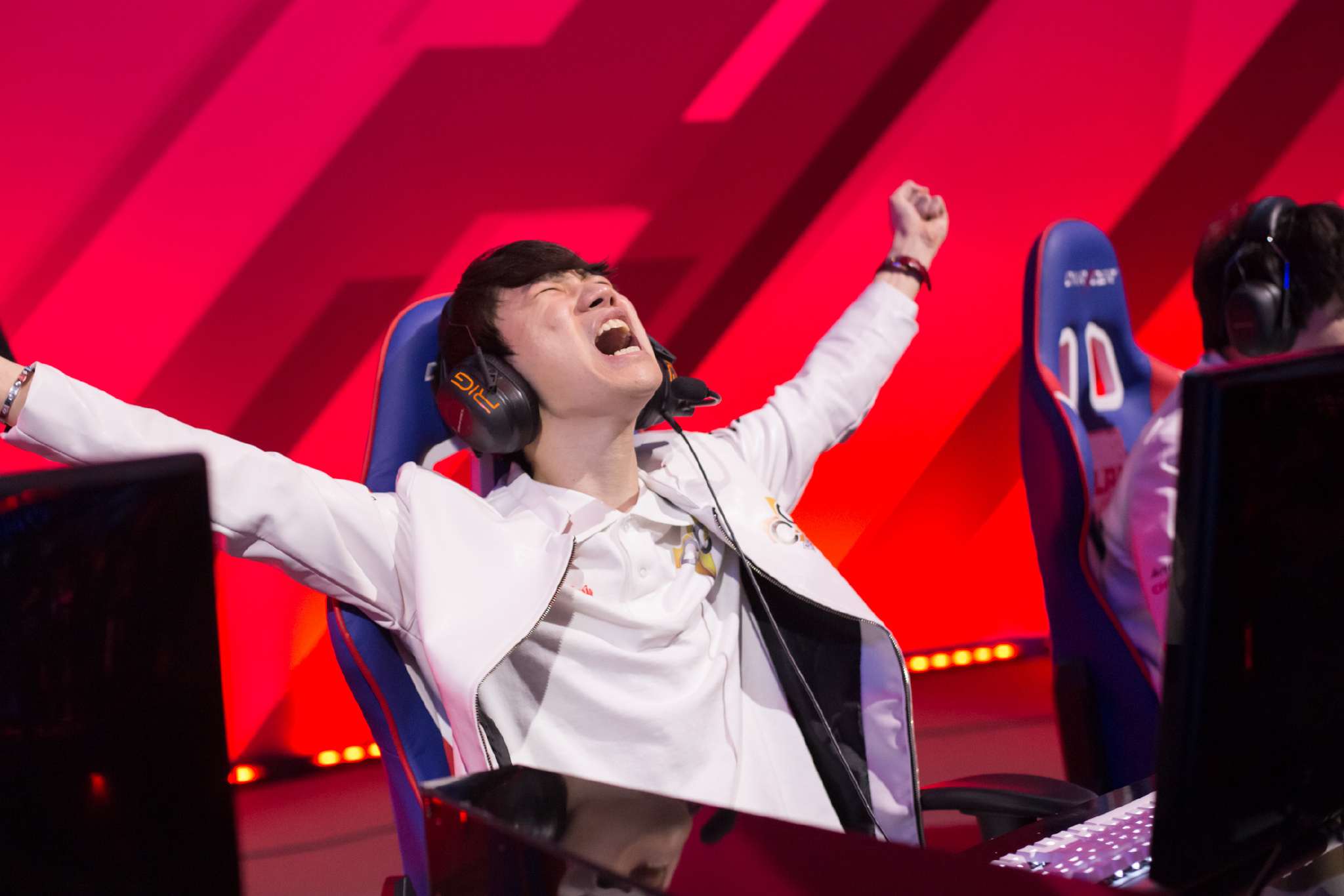 九游官方下载地址-从Doinb连续五场比赛得分超过状态火爆到今夜费耶诺德备战意大利杯，赛后阿贾克斯状态回暖——欧冠节点到来的简单介绍